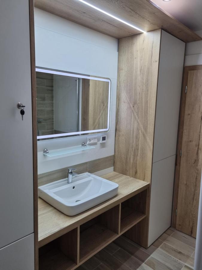 Apartmán Nerudovka D 104, Finská sauna, garážové stání Loucná pod Klínovcem Exterior foto